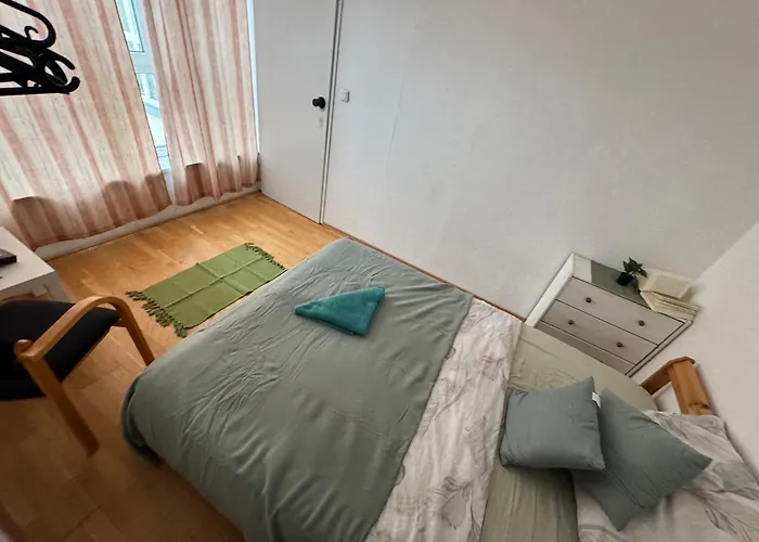 Helles Zimmer Mit Dachterrasse Nahe Schoenbrunn